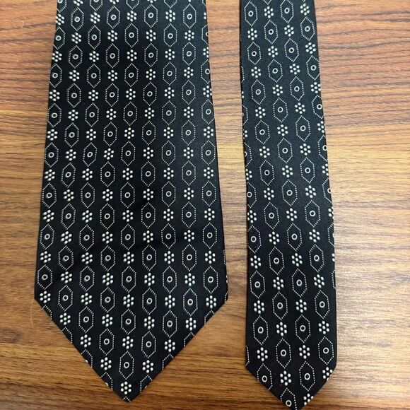 Vincenzo Albano Vintage Italian Silk Tie in Geometric Black & White Print. - Picture 1 of 7